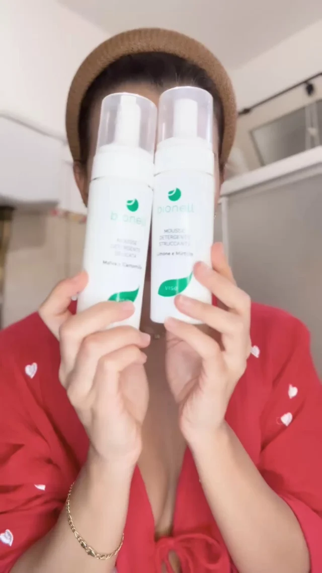 ✨ La beauty routine perfetta? Quella che si prende cura di te! 💚

Oggi scopriamo la skincare routine di @osteomelaniabaldi, con i prodotti Bionell pensati per accompagnare ogni gesto di bellezza. 🌿

🫧 Mousse detergente delicata per una detersione dolce.
🌸 Scrub viso per una pelle più liscia e luminosa.
💧 Maschera idratante per una coccola extra.
🌿 Tonico alle erbe per completare la detersione.
✨ Olio corpo elasticizzante alle mandorle per nutrire e coccolare la pelle.
 Hydro Serum + Hydro Cream, con la Korean Experience di Bionell, per una skincare viso dedicata a idratazione e luminosità.

Ogni prodotto, un gesto speciale. Perché la bellezza comincia dalla cura quotidiana di sé! 💚

💬 E tu, qual è la tua beauty routine mattutina? Raccontacela nei commenti! 👇

🛍️ Scopri tutti i prodotti su bionell.it e dal tuo rivenditore di fiducia.

#Bionell #KoreanExperience #BeautyRoutine #SkincareRoutine